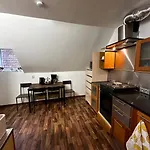 アパート For Big Group - 6 Bedrooms & 2 Same House *