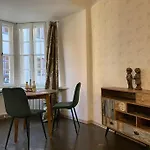 For Big Group - 6 Bedrooms & 2 Same House タリン