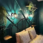 For Big Group - 6 Bedrooms & 2 Same House タリン