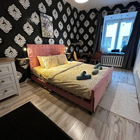 Апартаменти For Big Group - 6 Bedrooms & 2 Same House