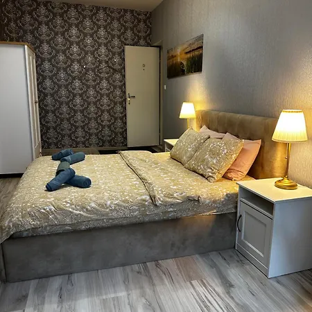 Апартаменти For Big Group - 6 Bedrooms & 2 Same House Таллінн