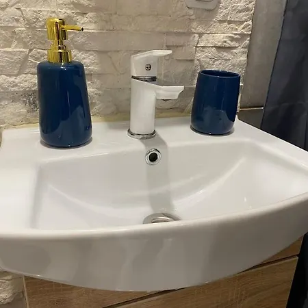 Апартаменти For Big Group - 6 Bedrooms & 2 Same House