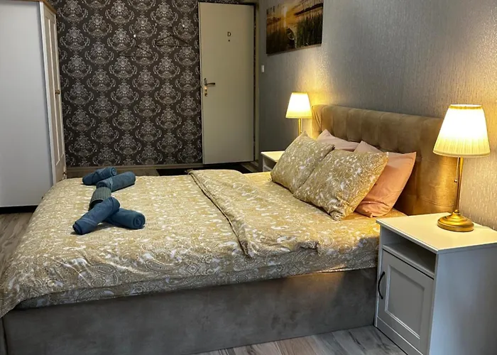 Апартаменти For Big Group - 6 Bedrooms & 2 Same House Таллінн