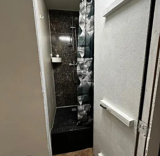 Apartmán For Big Group - 6 Bedrooms & 2 Same House