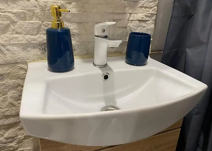 Apartmán For Big Group - 6 Bedrooms & 2 Same House