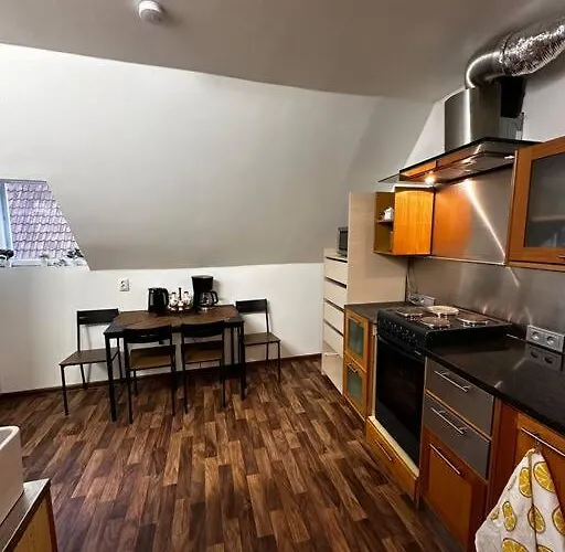 Apartmán For Big Group - 6 Bedrooms & 2 Same House *