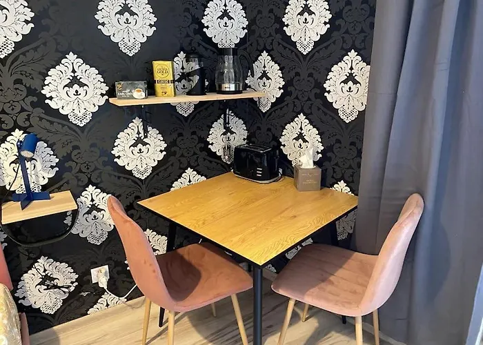 Apartmán For Big Group - 6 Bedrooms & 2 Same House *