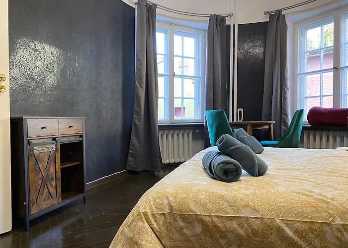 Апартаменти For Big Group - 6 Bedrooms & 2 Same House *