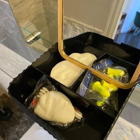 Appartement For Big Group - 6 Bedrooms & 2 Same House *