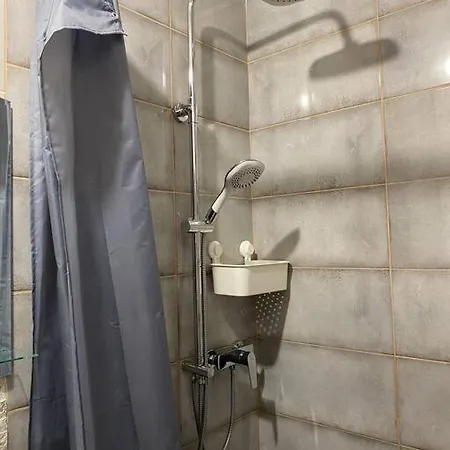 Appartement For Big Group - 6 Bedrooms & 2 Same House *