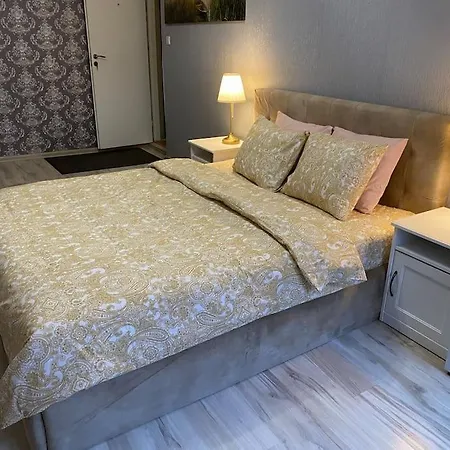 Appartement For Big Group - 6 Bedrooms & 2 Same House *