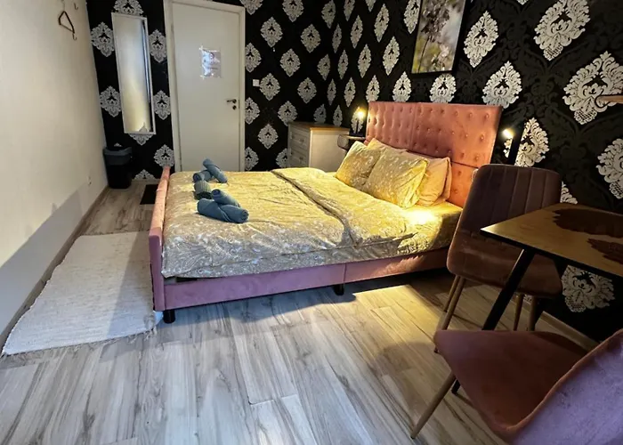 Appartement For Big Group - 6 Bedrooms&2 Same House *