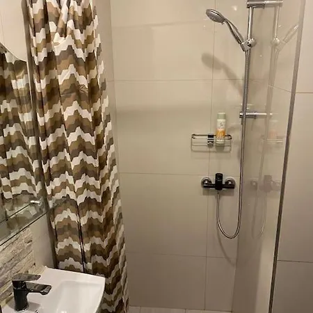 Apartment For Big Group - 6 Bedrooms & 2 Same House Tallinn