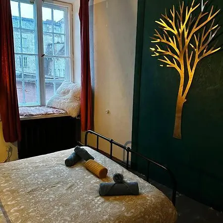 Apartment For Big Group - 6 Bedrooms & 2 Same House