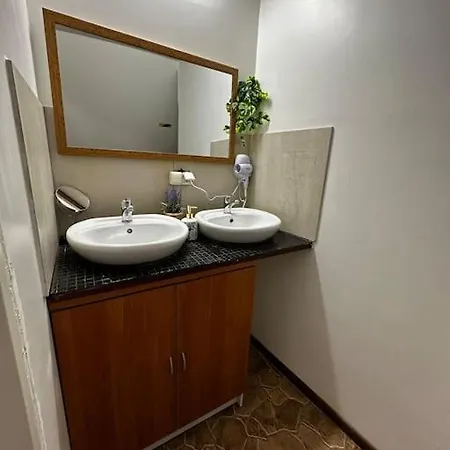 Apartment For Big Group - 6 Bedrooms & 2 Same House *